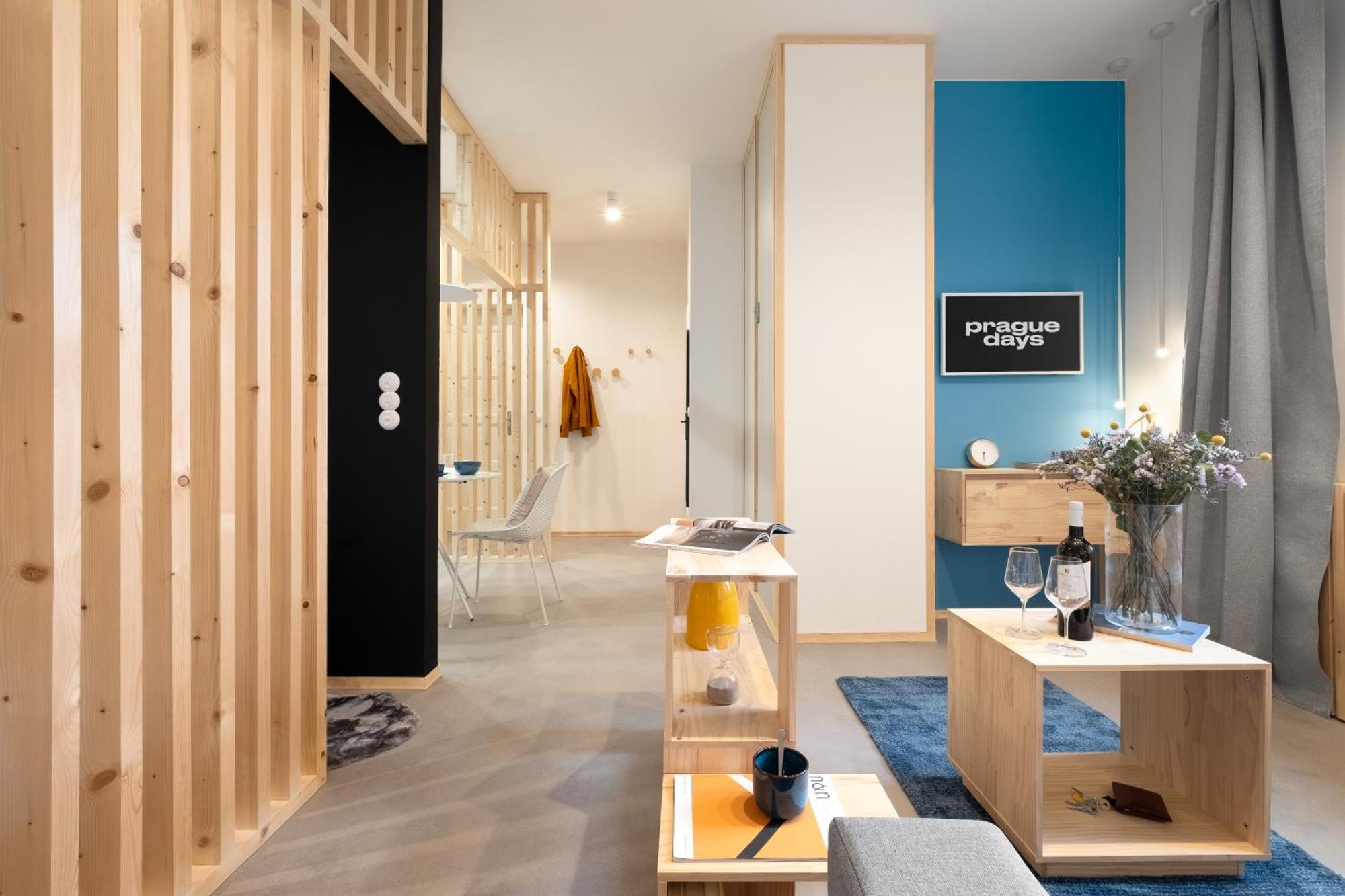 Days - Playful In Trendy Area *
